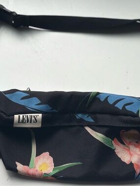 “Levi’s Floral Belt Bag Waist Bag Crossbody Streetwear”